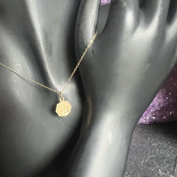 Hallmarked 10k yellow gold pendant and 10k yellow gold chain . - Picture 2 of 11